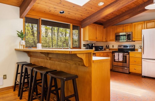 Wintergreen Cabina | Book your summer and Memorial Day. Home with New Hot Tub at Wintergreen Resort
