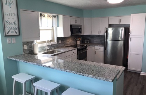 Kill Devil Hills Condominio | Booking 2025! Stay at Lucky Break-on the beach & fully renovated!