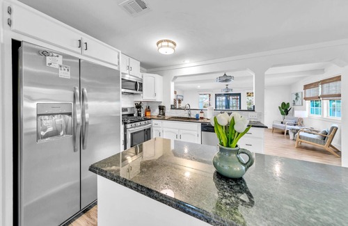 Gulfview Heights Casa | Gorgeous cottage, outdoor space, Gulf place area, close to beaches/Goatfeathers