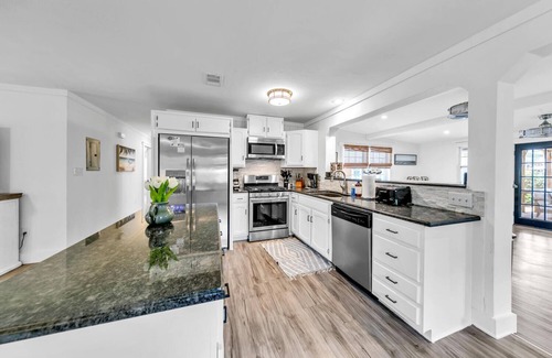 Gulfview Heights Casa | Gorgeous cottage, outdoor space, Gulf place area, close to beaches/Goatfeathers