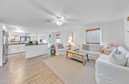 Gulfview Heights Casa | Gorgeous cottage, outdoor space, Gulf place area, close to beaches/Goatfeathers