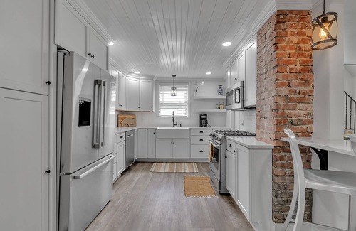 Lake Erie Beach Casa | ~Booking Year-Round~ 4B 2.5 BATH Updated Grandview Bay Home