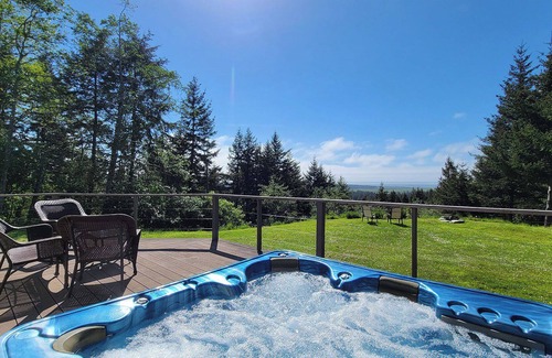 Langlois Casa | BookStayHop - Pacific View House - Hot Tub, Ocean View