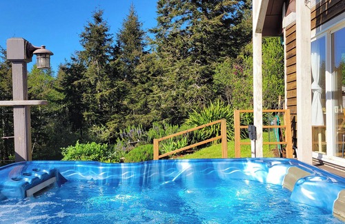 Langlois Casa | BookStayHop - Pacific View House - Hot Tub, Ocean View