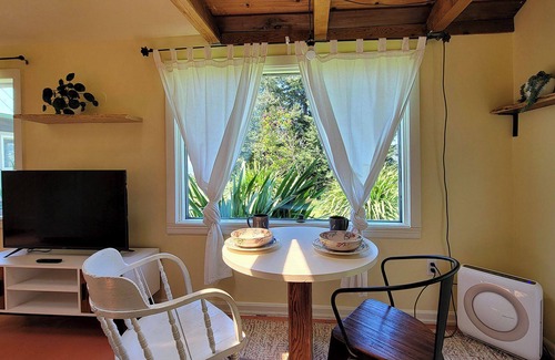 Langlois Casa | BookStayHop - Pacific View Cottage - Ocean View