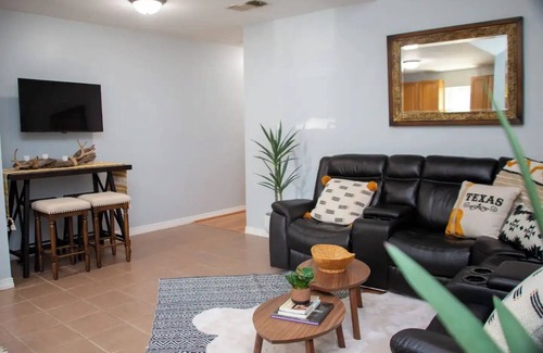 Fort Worth Casa | Boot Scoot'n In the Stockyards. 3 bedrooms/2 bath