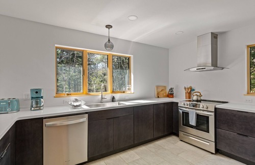 Southport Casa | Boothbay area -- Newly renovated, near ocean, short drive to Botanical Gardens