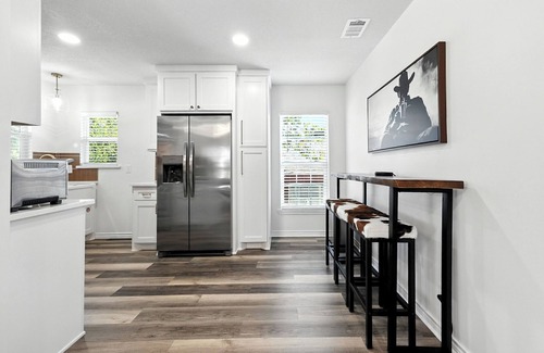 Fort Worth Cultural District Casa | Boots & Bedrolls - Walkable to Fort Worth's Dickies Arena.