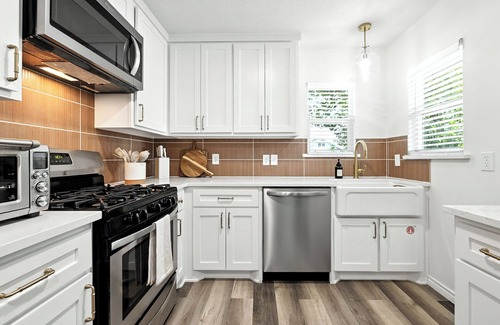 Fort Worth Cultural District Casa | Boots & Bedrolls - Walkable to Fort Worth's Dickies Arena.