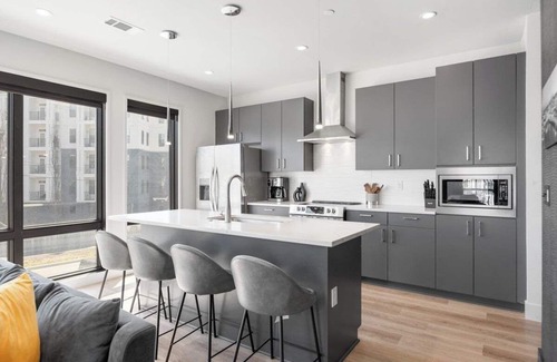 West End Condominio | Boots & Strings / 2 BR 2 BA condo / Stylish West End Gem / Pool / Gym / Parking