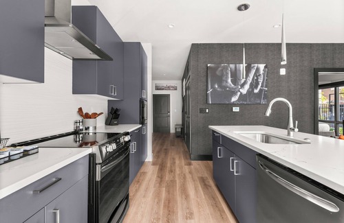 West End Condominio | Boots & Strings / 2 BR 2 BA condo / Stylish West End Gem / Pool / Gym / Parking