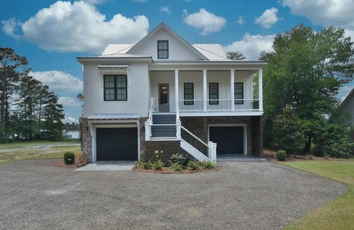 Lee County Casa | Boots & suits lakehouse getaway