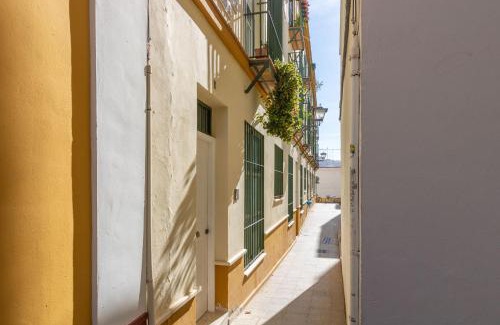 San Julian Apartamento | Bordador Central Courtyard by Valcambre