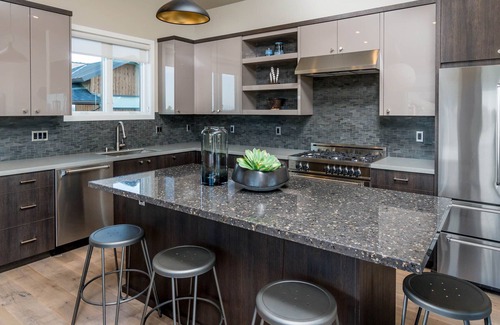 Bend Casa | Borders Bend's bike trails, 24-hr staff ~ concert shuttle ~ resort amenities~ 🐶
