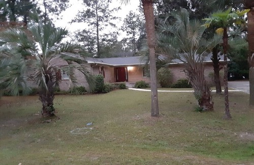 Red Hill Casa | Borders Coastal Carolina University 25 min from beach. Quiet neighborhood.