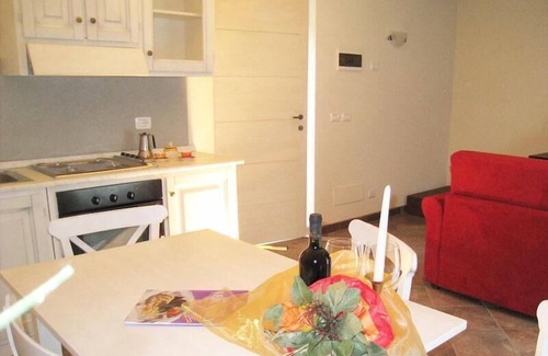 Colico Casa | Borgo Erbiola Mimosa Rustico Holiday Apartment with Pool