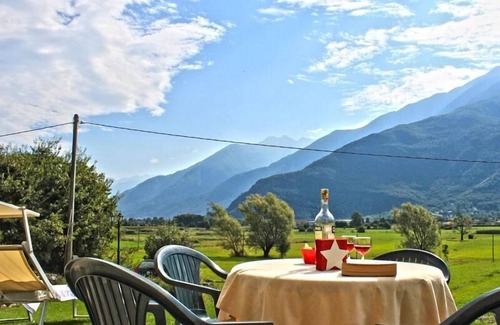 Colico Casa | Borgo Erbiola Mimosa Rustico Holiday Apartment with Pool