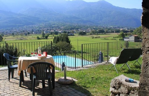 Colico Apartamento | Borgo Erbiola Rosa Rustico Holiday Apartment with Pool