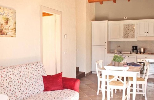Colico Apartamento | Borgo Erbiola Viola Rustico Holiday Apartment with Pool