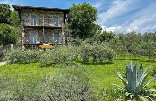 Colico Apartamento | Borgo Erbiola Viola Rustico Holiday Apartment with Pool