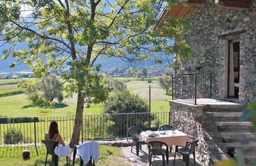 Colico Apartamento | Borgo Erbiola Viola Rustico Holiday Apartment with Pool
