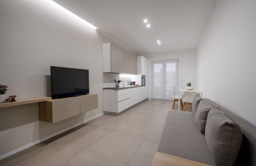 Municipio 2 Apartamento | Borgo Felice 5 (Cozy Apartment with Balcony)