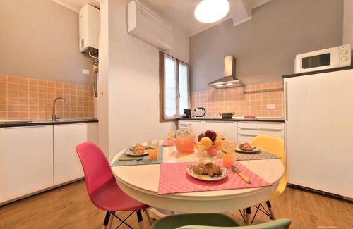 Sant' Ambrogio Apartamento | feliz apartamento en zona animada