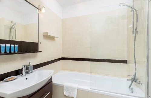 Libertow Apartamento | Borkowska Comfort Apartment by BookingHost