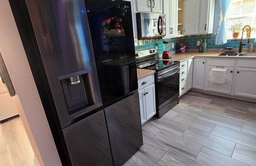 Murfreesboro Casa | Boro Breeze Vacation Rental & Venue-Tropical Island Charm, Amenities, Sleeps 4-8