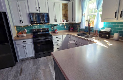 Murfreesboro Casa | Boro Breeze Vacation Rental & Venue-Tropical Island Charm, Amenities, Sleeps 4-8