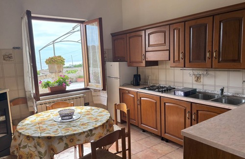 Magomadas Apartamento | Bosa Bouganville Apartment with Sea View