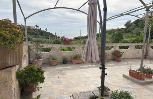 Magomadas Apartamento | Bosa Bouganville Apartment with Sea View