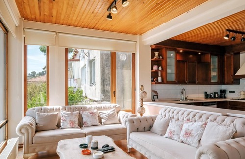 Sariyer Casa | Bosphorus View House with Garden 5 min to Coast