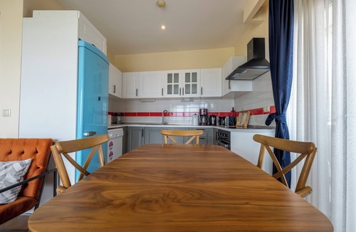 Galata Apartamento | Bosphorus View with 3 Large Bedrooms with WiFi, AC, Elevator