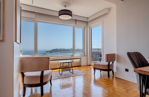 Taksim Apartamento | Bosphorus View with Spacious 5-bedroom apartment in amazing Istanbul with AC