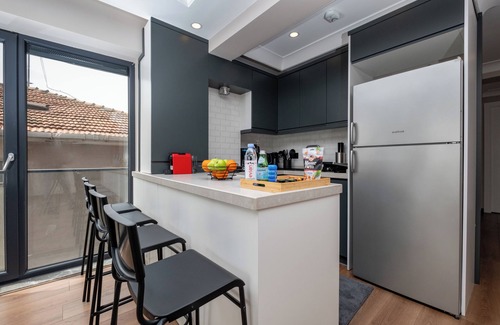 Cihangir Apartamento | Bosphorus View with Two Bedrooms, Elevator and Central Location