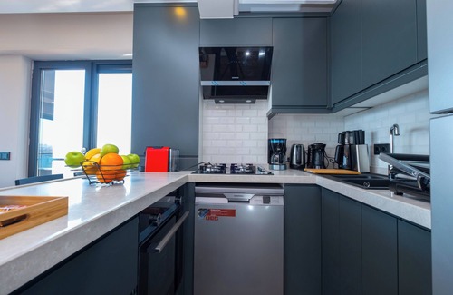 Cihangir Apartamento | Bosphorus View with Two Bedrooms, Elevator and Central Location
