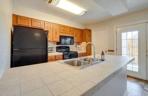 Bossier City Casa | Bossier City Townhome w/ Patio + Outdoor Dining!