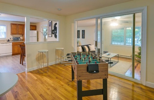 Fairmount Hill Apartamento | Boston Duplex with Foosball Table 11 Mi to Downtown