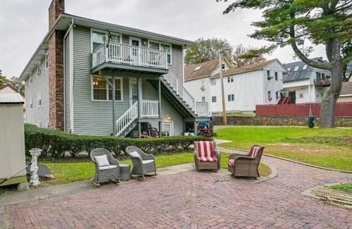 Fairmount Hill Apartamento | Boston Duplex with Foosball Table 11 Mi to Downtown