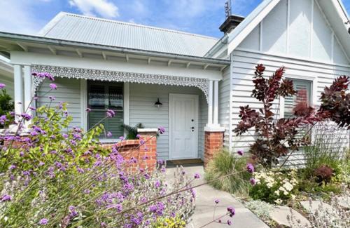 Kyneton Casa | Botanica House - Your Kyneton Oasis