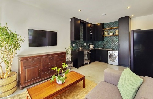 Cape Town City Centre Casa | Botanica - Sunny villa ideal for large groups