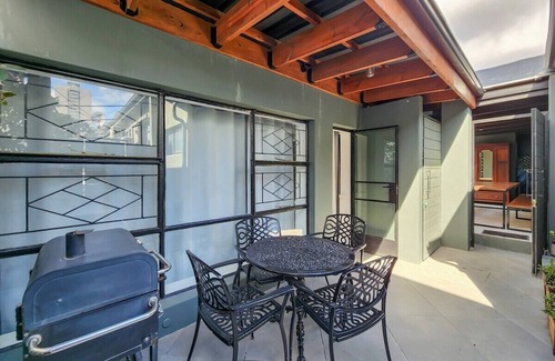 Cape Town City Centre Casa | Botanica - Sunny villa ideal for large groups