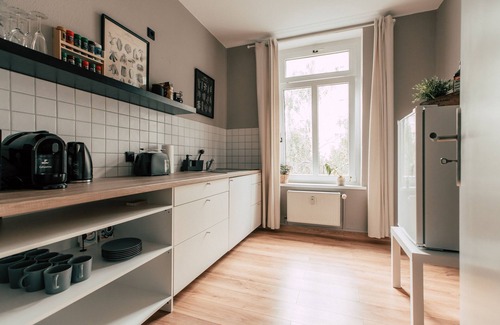Zentrum-Ost Apartamento | *Botanical* 2-room apartment with kitchen - Luga Homes - Townhouse