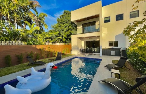 Victoria Park Casa | Botanical Oasis Home with 2 Pools