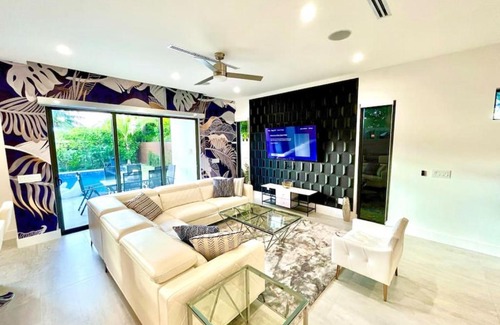 Victoria Park Casa | Botanical Oasis Home with 2 Pools