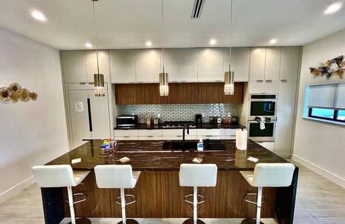 Victoria Park Casa | Botanical Oasis Home with 2 Pools