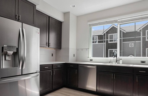North Creek Apartamento | Bothell 4BR in The Ponds Complex + Pets OK