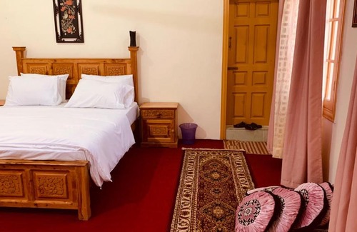 Gilgit-Baltistan Cama Y Desayuno | Bottleneck Lodges