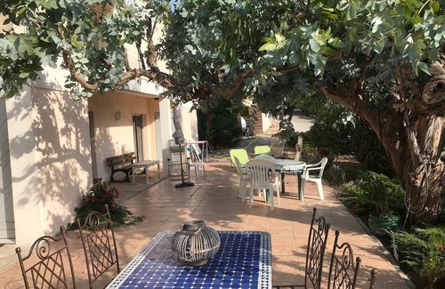Giens Casa | Bottom of villa with sea view terrace and 10 minutes walk from the sea.